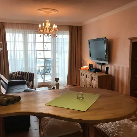 Gemutliches Ferienappartement * ゼリン